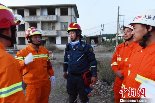 通過此次演練，進(jìn)一步檢驗(yàn)了部隊(duì)實(shí)戰(zhàn)能力，增強(qiáng)了官兵自信心。　吳壽臣 攝